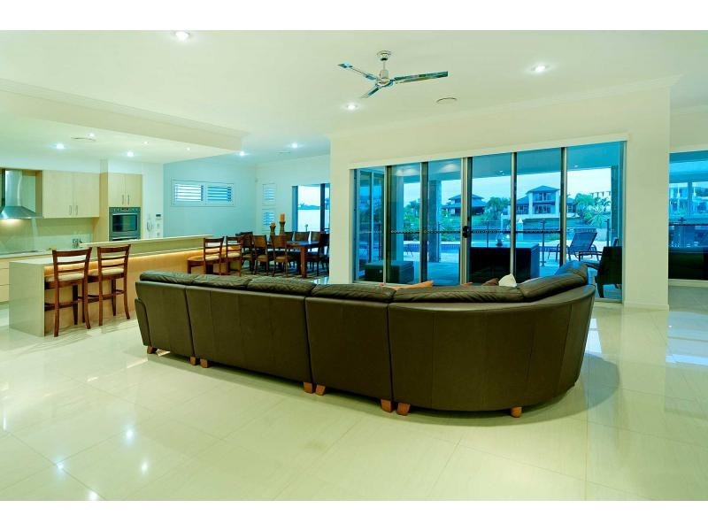 2327 Cressbrook Drive, Hope Island QLD 4212