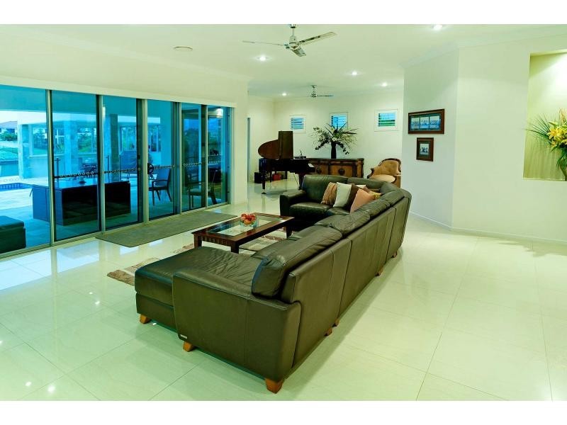2327 Cressbrook Drive, Hope Island QLD 4212