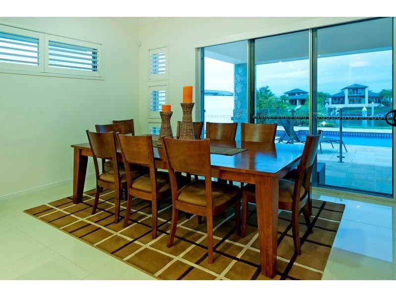 2327 Cressbrook Drive, Hope Island QLD 4212