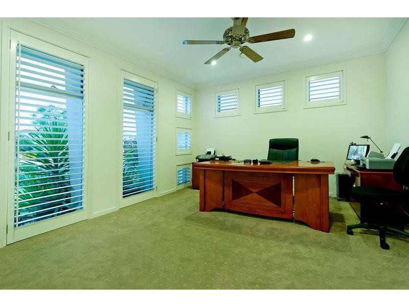 2327 Cressbrook Drive, Hope Island QLD 4212