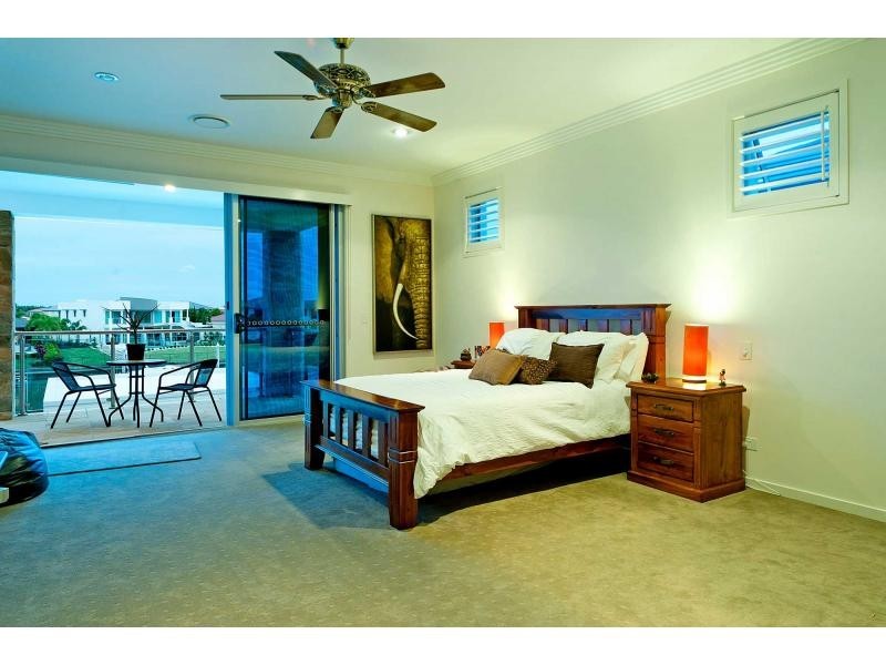 2327 Cressbrook Drive, Hope Island QLD 4212