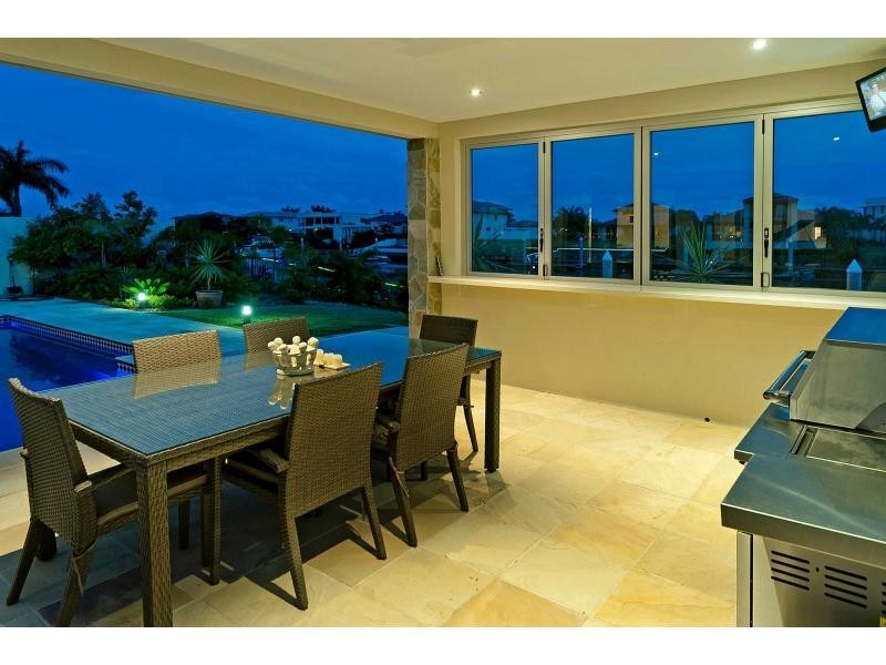 2327 Cressbrook Drive, Hope Island QLD 4212