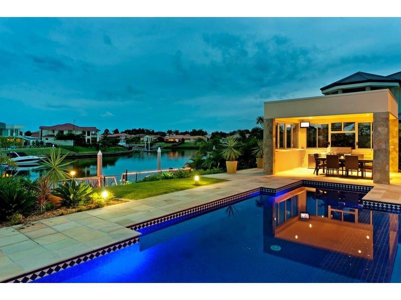 2327 Cressbrook Drive, Hope Island QLD 4212