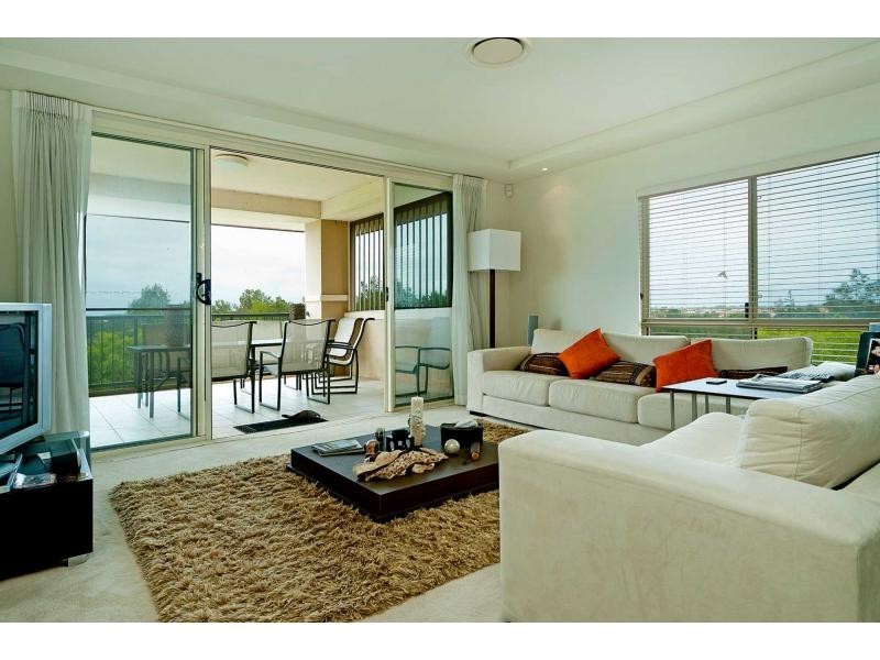 8440 Magnolia Drive East, Hope Island QLD 4212