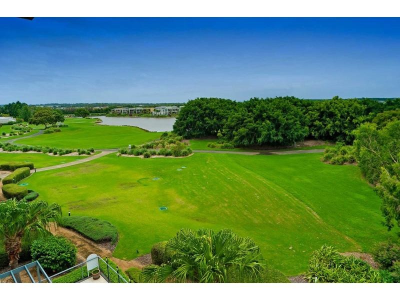 8440 Magnolia Drive East, Hope Island QLD 4212