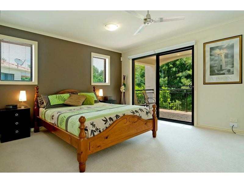 8862 Magnolia Drive East, Hope Island QLD 4212