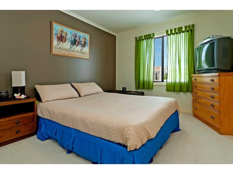 8862 Magnolia Drive East, Hope Island QLD 4212