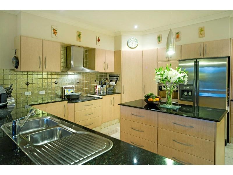 2114 Fernlea Close, Hope Island QLD 4212