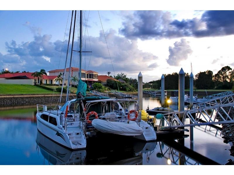 2114 Fernlea Close, Hope Island QLD 4212