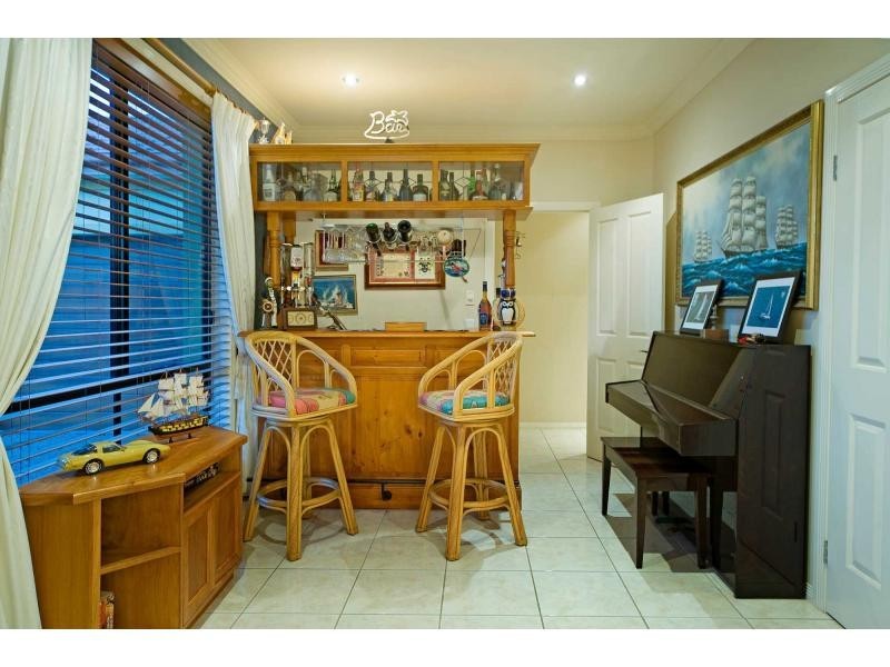 2114 Fernlea Close, Hope Island QLD 4212