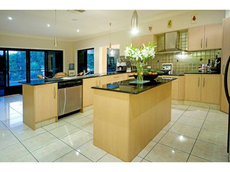 2114 Fernlea Close, Hope Island QLD 4212