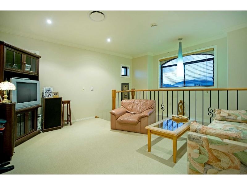 2114 Fernlea Close, Hope Island QLD 4212