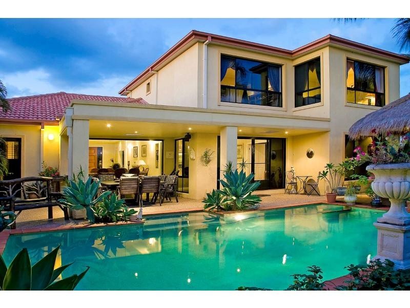 2114 Fernlea Close, Hope Island QLD 4212