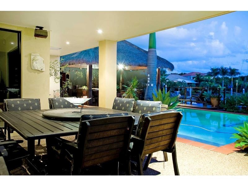 2114 Fernlea Close, Hope Island QLD 4212