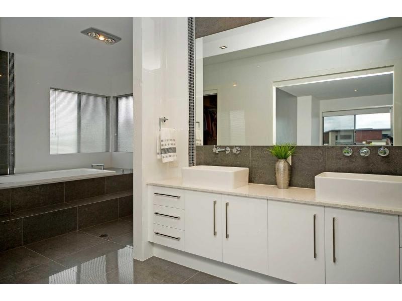 47 Harbourvue Court, River Links, Helensvale QLD 4212