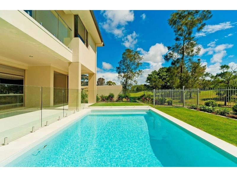 9104 Peter Senior Drive, Hope Island QLD 4212