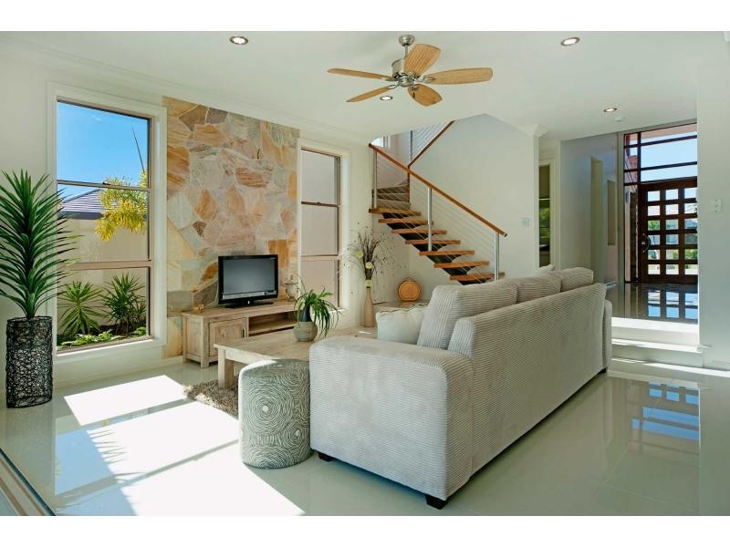 9104 Peter Senior Drive, Hope Island QLD 4212