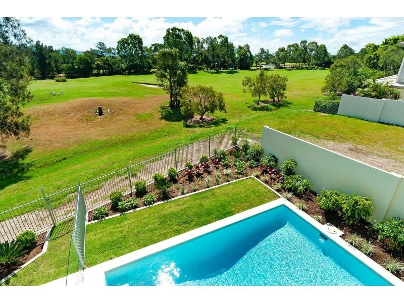 9104 Peter Senior Drive, Hope Island QLD 4212