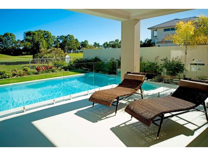 9104 Peter Senior Drive, Hope Island QLD 4212