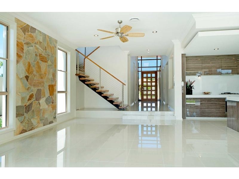 9104 Peter Senior Drive, Hope Island QLD 4212