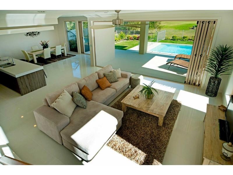 9104 Peter Senior Drive, Hope Island QLD 4212