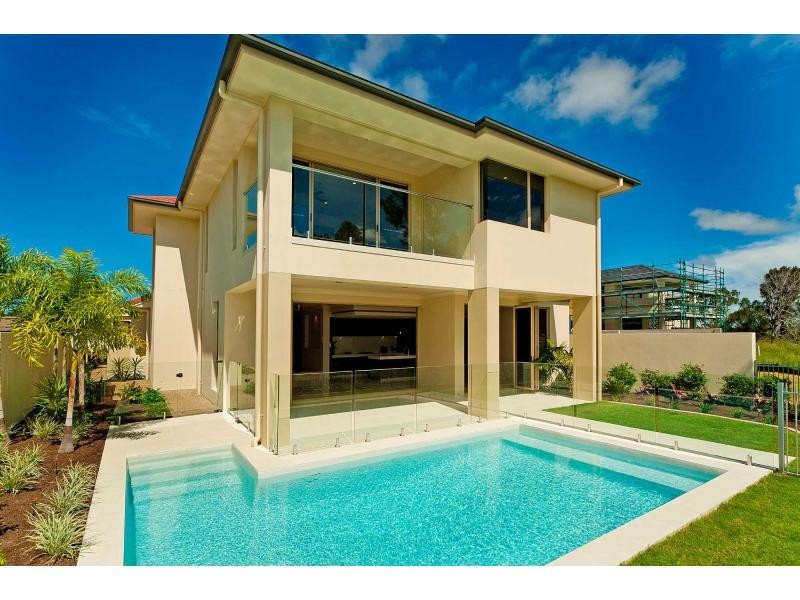 9104 Peter Senior Drive, Hope Island QLD 4212