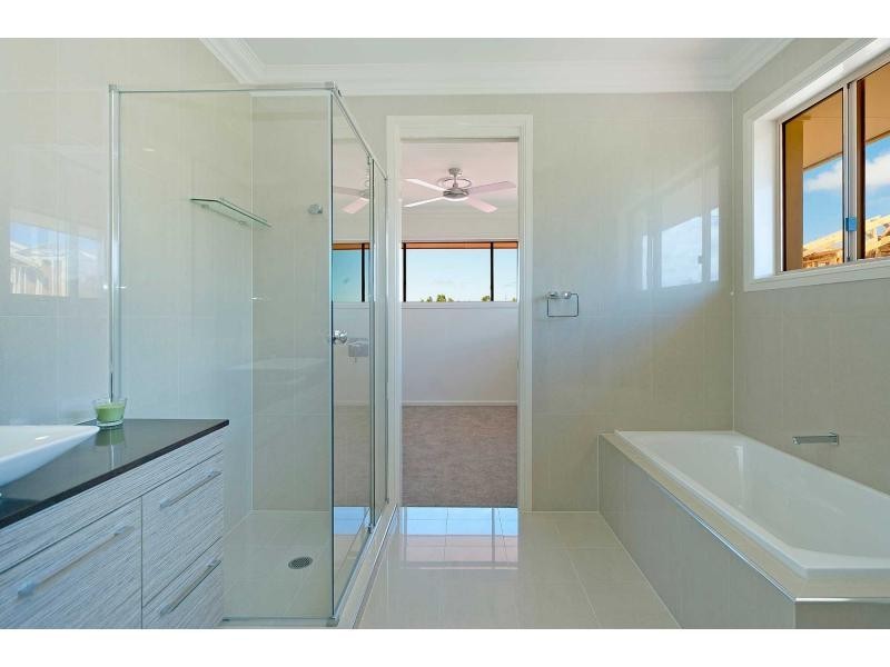 9104 Peter Senior Drive, Hope Island QLD 4212