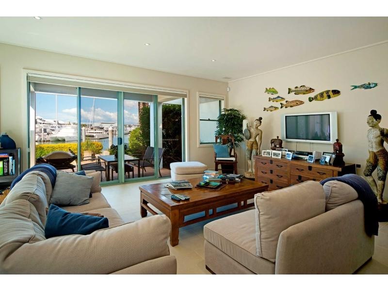 1517 Riverdale Drive, Hope Island QLD 4212