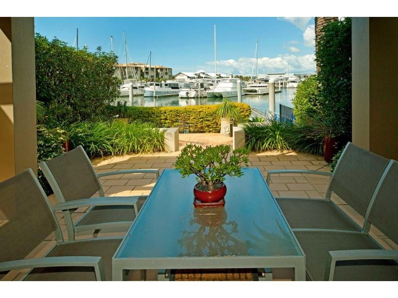 1517 Riverdale Drive, Hope Island QLD 4212