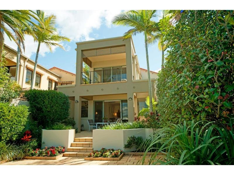 1517 Riverdale Drive, Hope Island QLD 4212