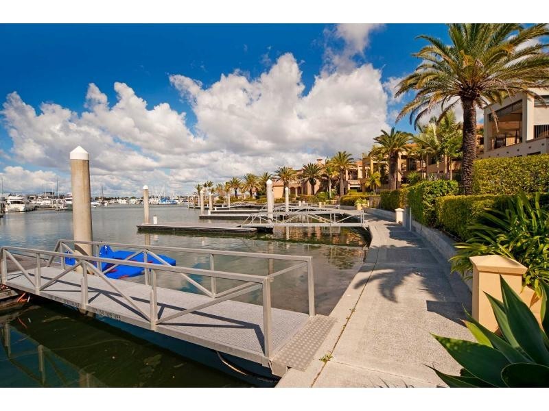 1517 Riverdale Drive, Hope Island QLD 4212
