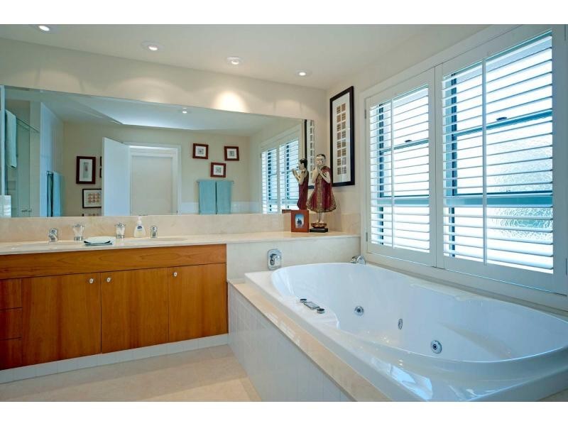 1517 Riverdale Drive, Hope Island QLD 4212