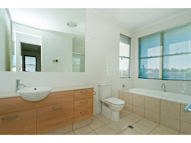 6111 Trasimeno Avenue, Hope Island QLD 4212