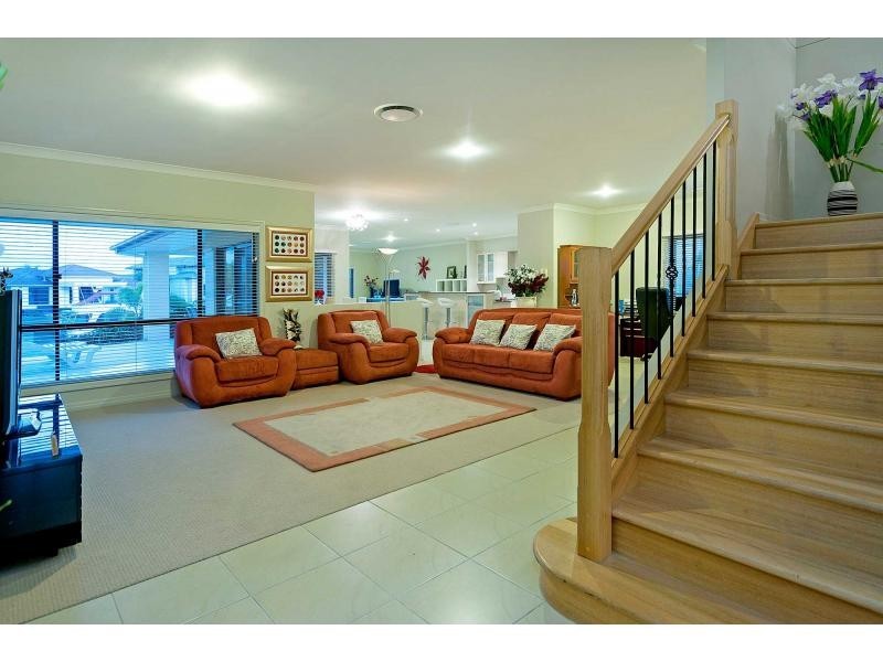 2144 Beaufort Way, Hope Island QLD 4212