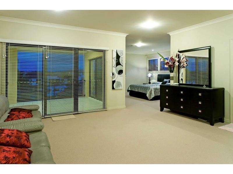 2144 Beaufort Way, Hope Island QLD 4212