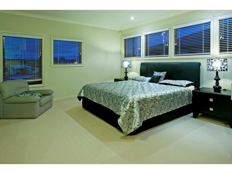 2144 Beaufort Way, Hope Island QLD 4212