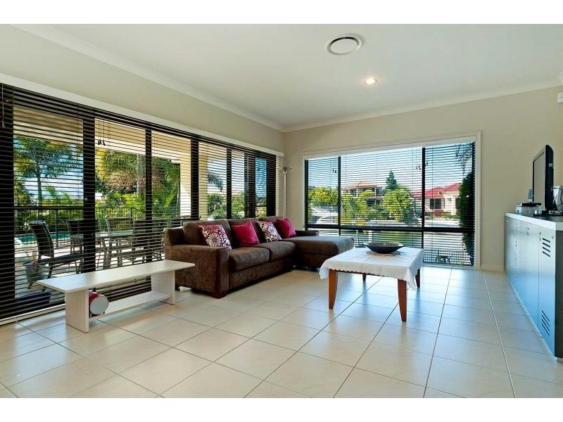 2144 Beaufort Way, Hope Island QLD 4212