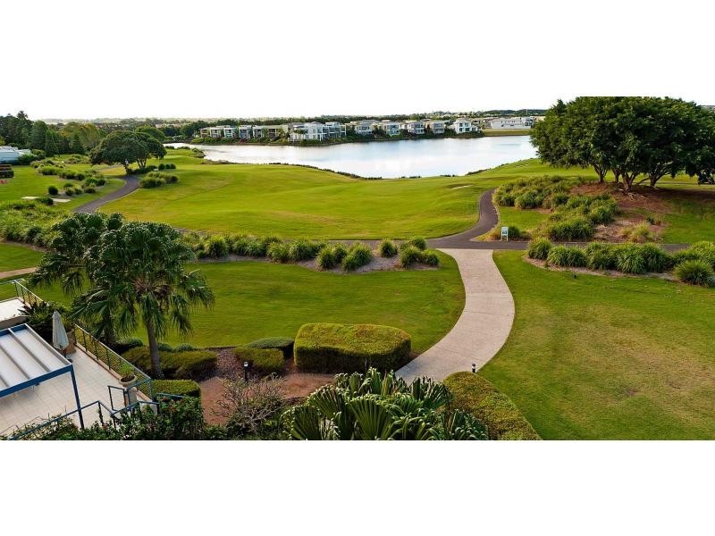 8436 Magnolia Drive East, Hope Island QLD 4212