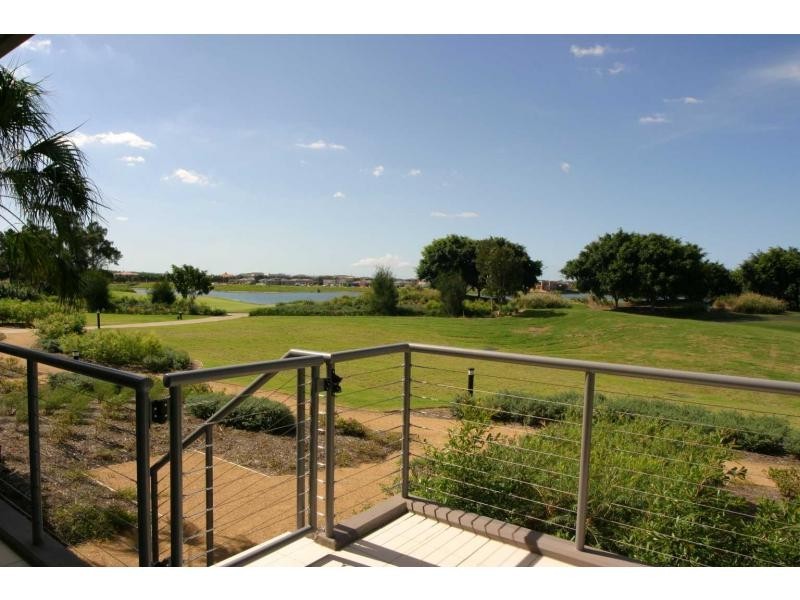 8423 Magnolia Drive, Hope Island QLD 4212