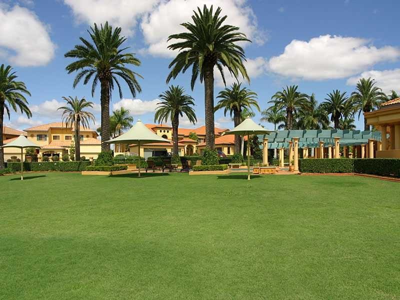 3277 Palladian Drive, Hope Island QLD 4212