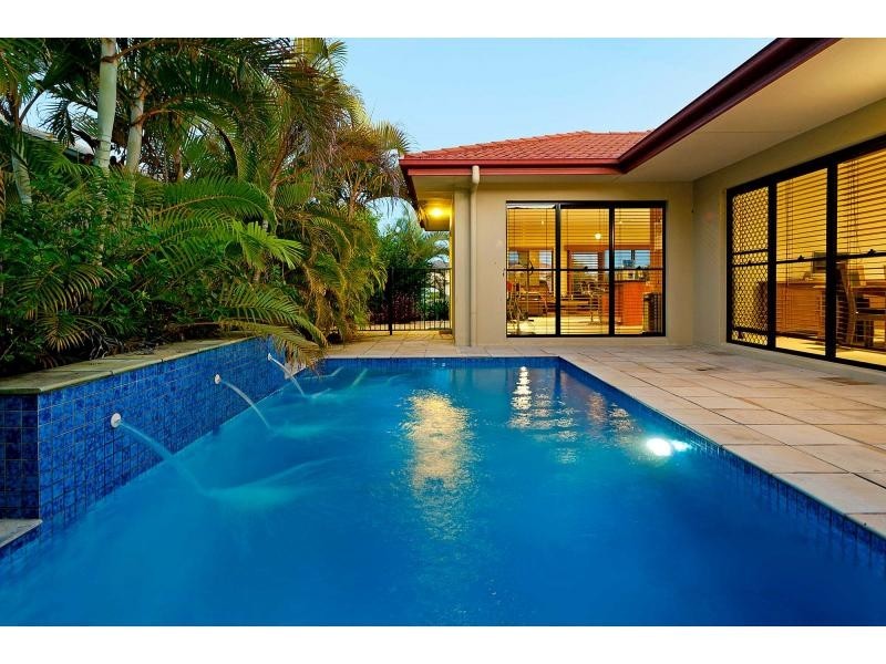 2140 Beaufort Way, Hope Island QLD 4212