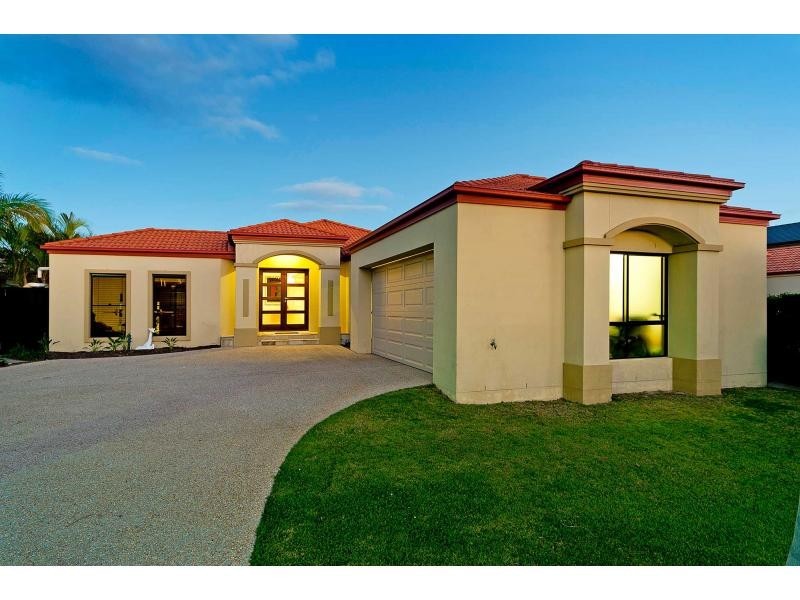 2140 Beaufort Way, Hope Island QLD 4212