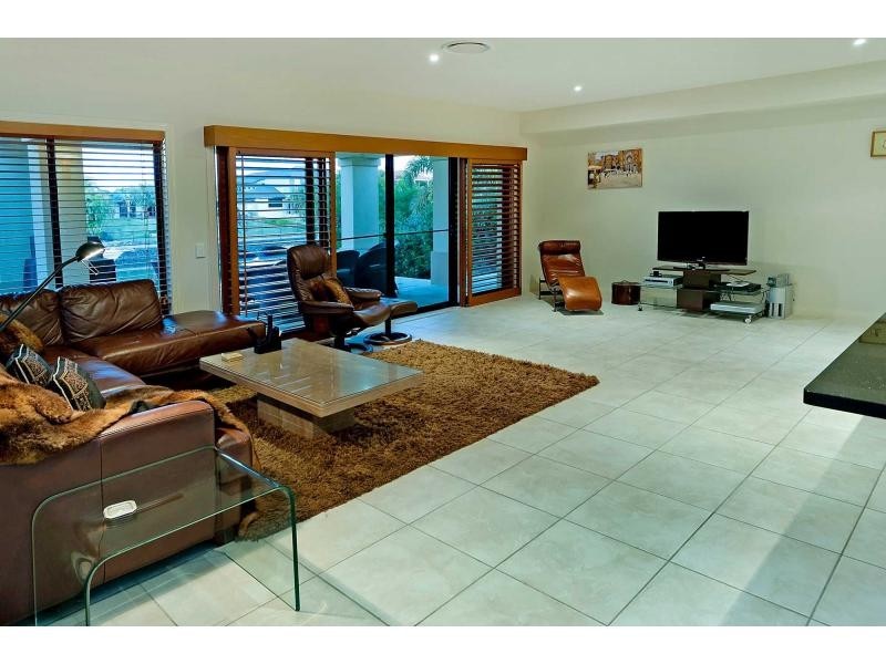 2140 Beaufort Way, Hope Island QLD 4212