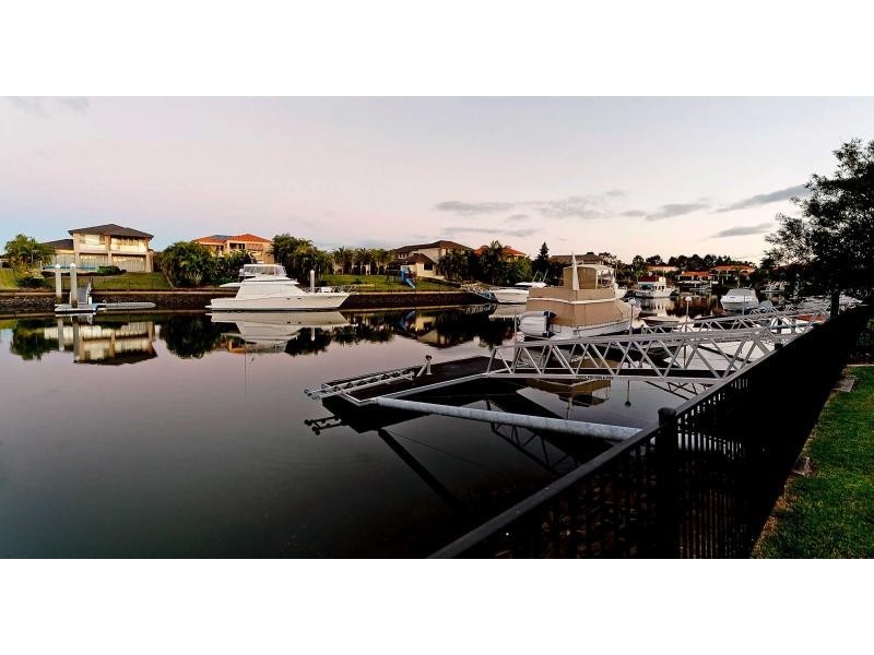 2140 Beaufort Way, Hope Island QLD 4212