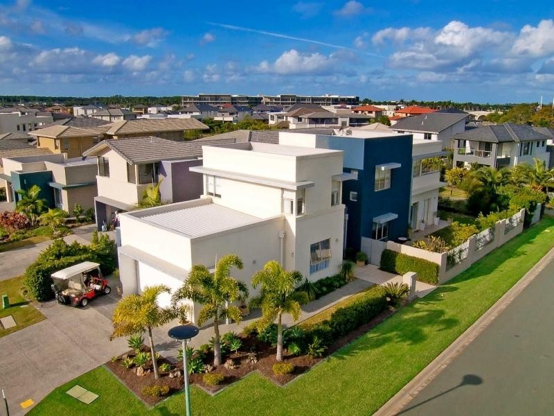 6137 Bolsena Circuit, Hope Island QLD 4212