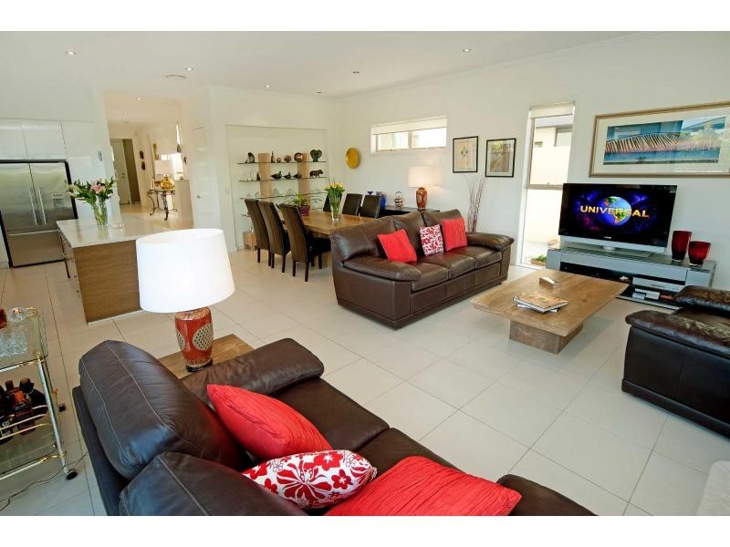 6137 Bolsena Circuit, Hope Island QLD 4212