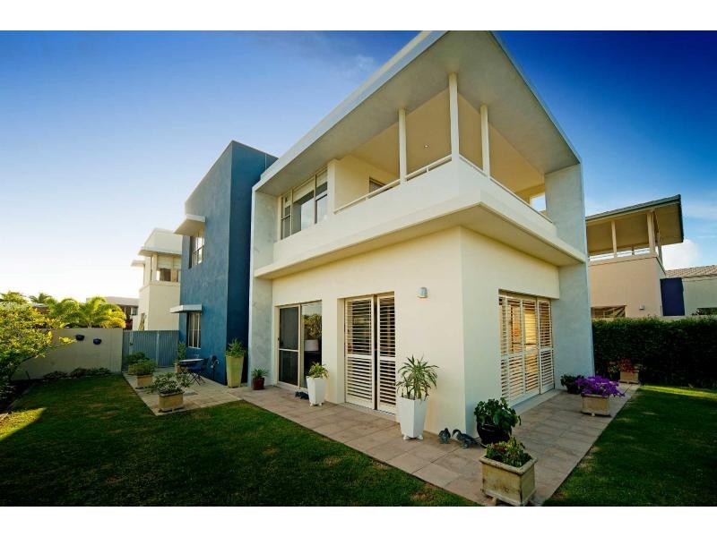 6137 Bolsena Circuit, Hope Island QLD 4212