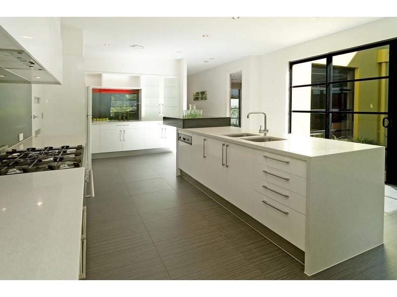 6004 The Lakes Drive, Hope Island QLD 4212