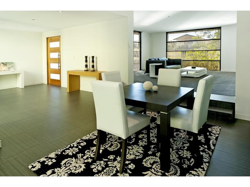 6004 The Lakes Drive, Hope Island QLD 4212