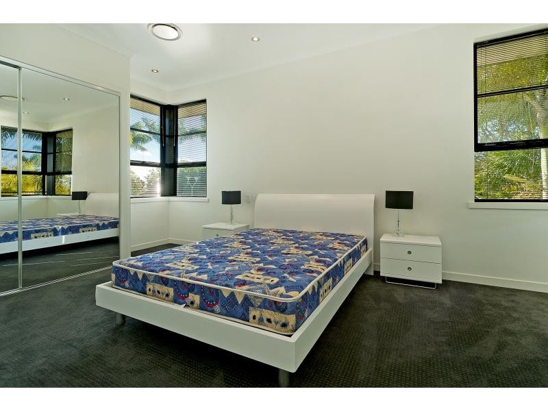 6004 The Lakes Drive, Hope Island QLD 4212